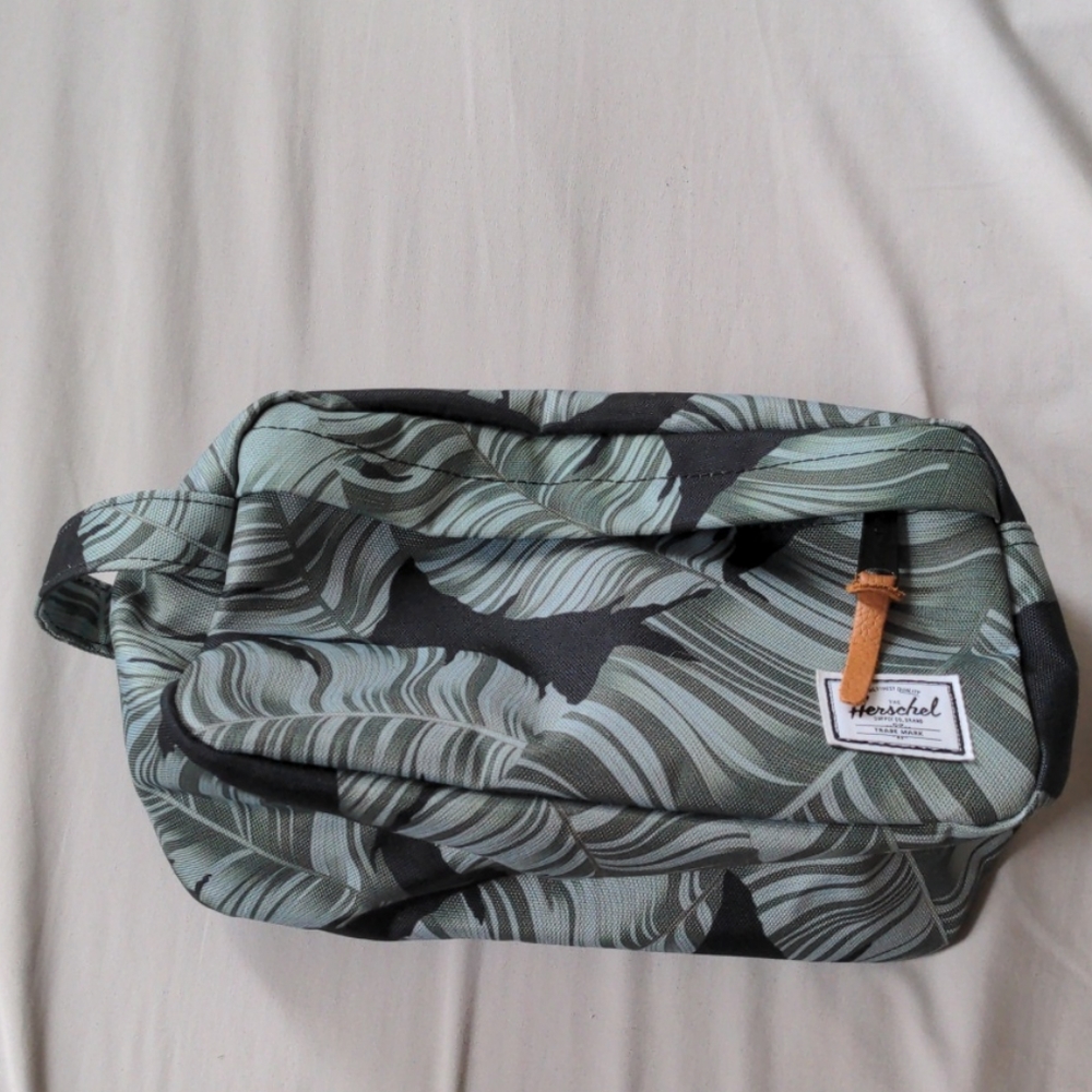 Herschel Chapter Travel Kit, rare print